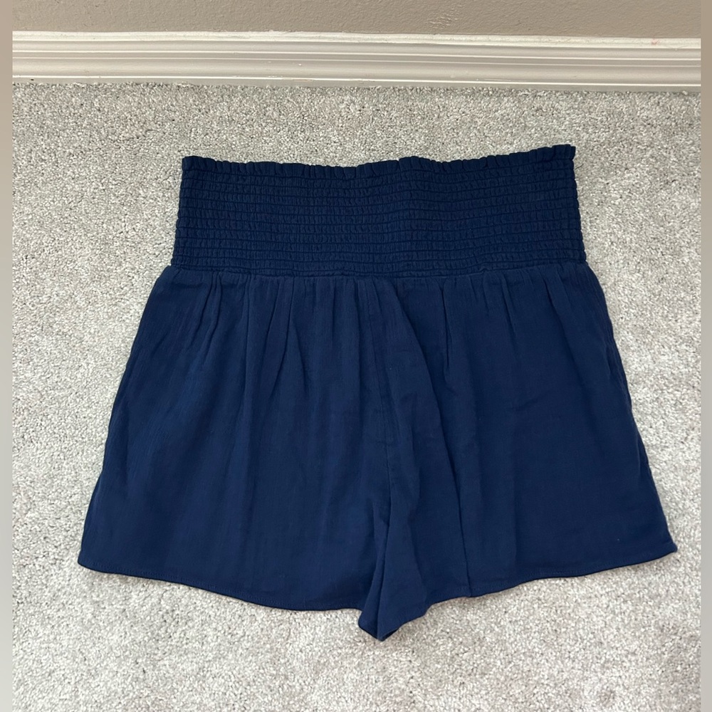 NWT Vineyard Vines Gauze Smocked Pull on Shorts in Deep Bay, size Medium - Picture 3 of 4